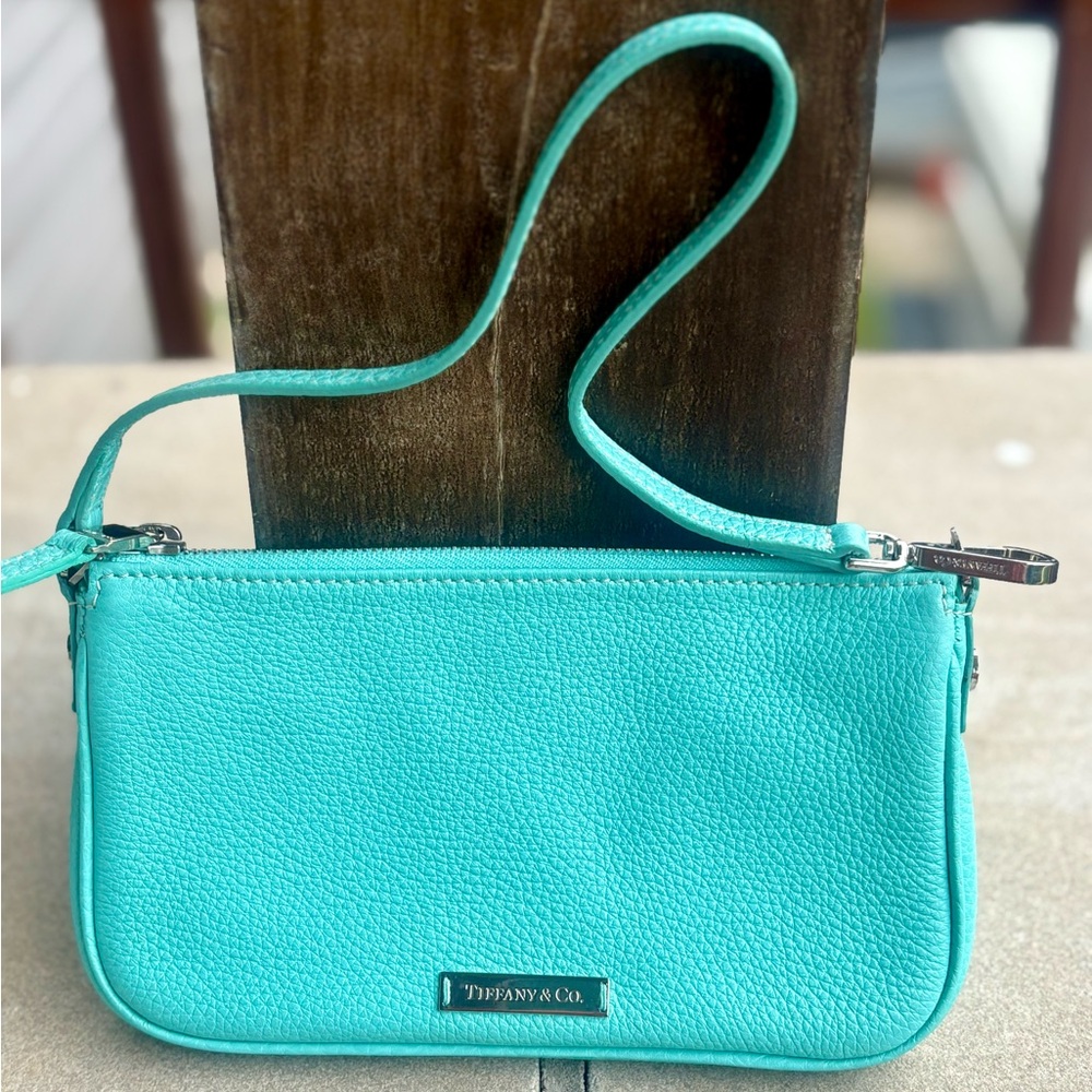 ❌SOLD❌Tiffany & Co. Blue Leather Clutch
Excellent Barely Used Condition!